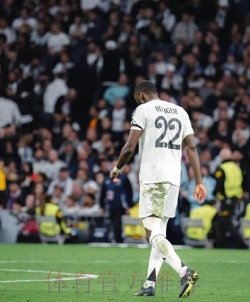 科贝记者：巴斯克斯左膝伤情将缺席8周